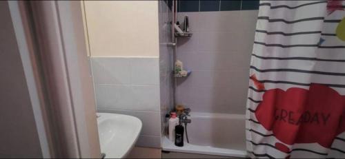 Rambouillet Apartment | Cozy Room Just 45 Minutes from Paris - Pet & Child Friendly
