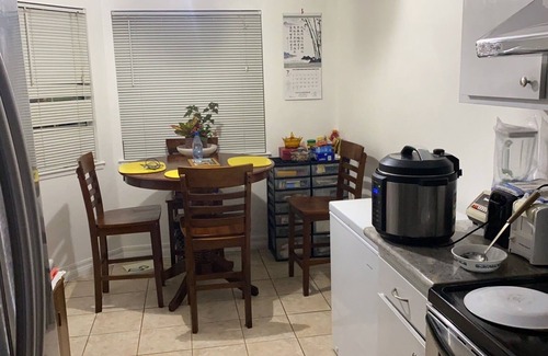 Richmond House | Convenient Room with Breakfast in Richmond, CA