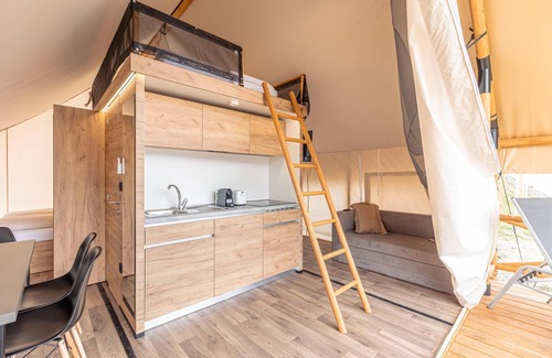 Kotschach-Mauthen House | Inviting Safari Tent with Air Conditioning in Holiday Park