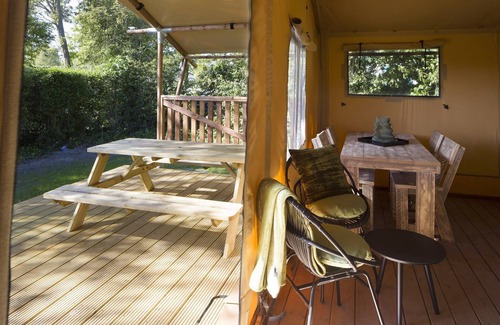 Municipality of Geldrop-Mierlo Ski Chalet | Cozy Safari Tent with Bathroom Near Eindhoven's Nature