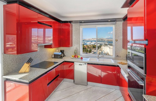 Palaio Faliro Apartment | Elegant Sea View Apartment in Marina Floisvos - Rated 10/10