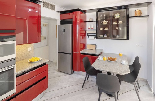 Palaio Faliro Apartment | Elegant Sea View Apartment in Marina Floisvos - Rated 10/10
