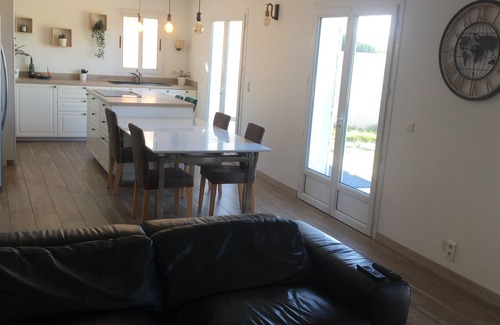 Carry-le-Rouet Villa | Beautiful Sea View Getaway with Pool and Spa Amenities