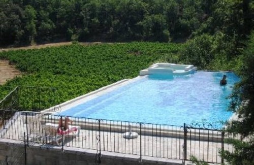 Signes Apartment | Tranquil Studio with Pool & Vineyard Views, Rated 10/10