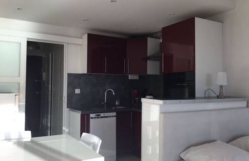 Fabron Apartment | Cozy Oceanfront Studio with Exceptional Guest Rating 9.4