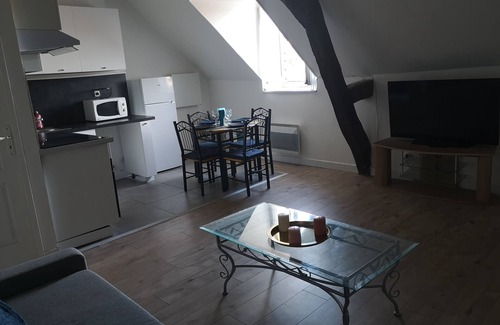 Corbeil-Essonnes Apartment | Budget-Friendly Studio in Corbeil Essonnes for Families