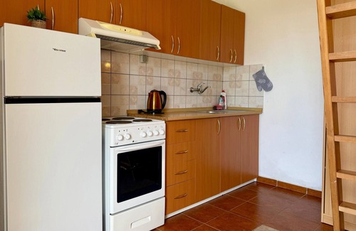Viskovici Apartment | Cozy 1 Bedroom Retreat in Labin with Oceanfront Views