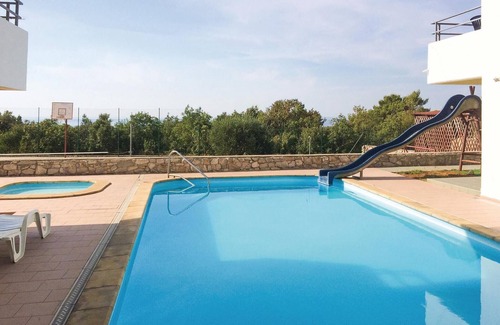 Viskovici Apartment | Cozy 1 Bedroom Retreat in Labin with Oceanfront Views