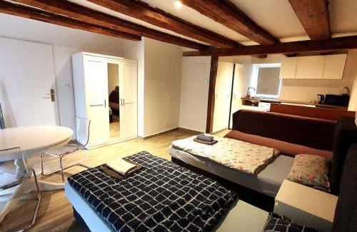 Franzosisch Buchholz Apartment | Cozy Studio Retreat in Pankow - Perfect for Families