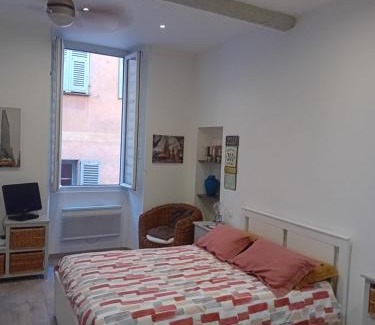 Old Town Apartment | Guest Rated 9.7 - Nice Studio in Old Town by the Sea