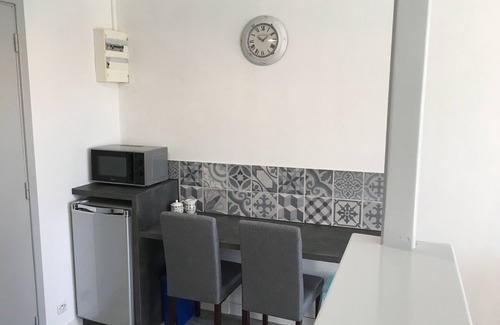 Roscoff Apartment | Cozy Studio Steps from the Ocean with Great Guest Ratings