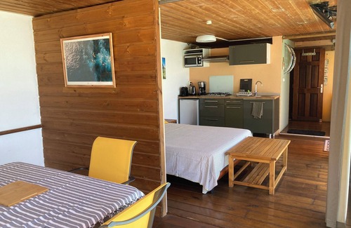 L'Etang-Sale Apartment | Elegant Studio with Private Pool and Ocean View Retreat