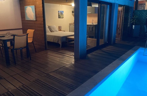 L'Etang-Sale Apartment | Elegant Studio with Private Pool and Ocean View Retreat