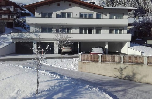 Hippach Apartment | Stylish Apartment with Zillertal Mountain Views & Pool