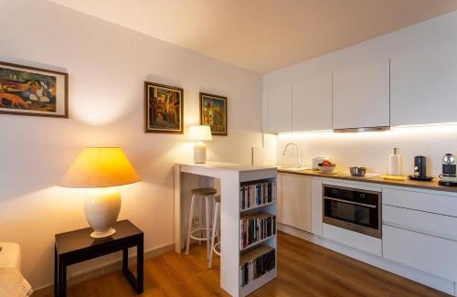 Jean-Medecin Apartment | Oceanfront Elegance at SuiteMarie Carre d'or - 10/10 Rated