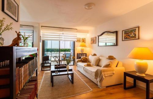 Jean-Medecin Apartment | Oceanfront Elegance at SuiteMarie Carre d'or - 10/10 Rated