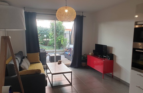 La Ciotat Apartment | Elegant T2 Near the Port with Private Garden and Amenities
