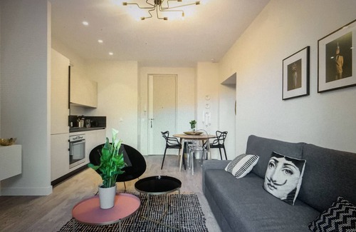 Cimiez Apartment | Experience Cozy Comfort in Garibaldi's Historic Old Town