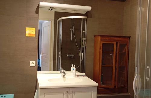 Echirolles Apartment | Nice T3 in a quiet area close to all amenities, large terrace, pets welcome.