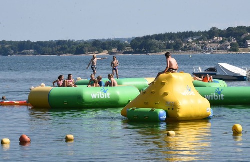 Salles-Curan House | Nice tent lodge on a small-scale campsite on the Lac de Pareloupe reservoir