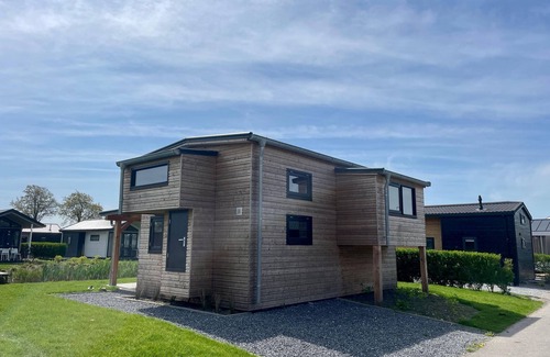 West-Graftdijk House | Cozy Tiny House near Alkmaar with Pool & Breakfast