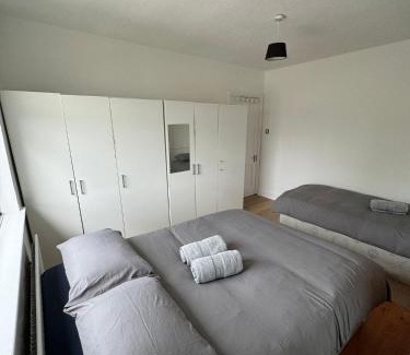 Glasnevin House | Cozy Triple Room at 2 Iveragh Rd - Ideal for Families