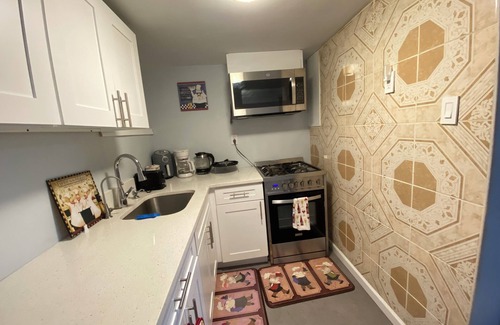 North Bergen Apartment | Nice two bedroom apt at 25 minutes to New York excellent bus transportation
