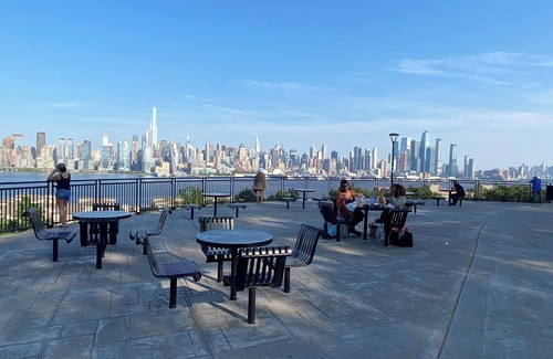 North Bergen Apartment | Nice two bedroom apt at 25 minutes to New York excellent bus transportation