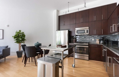 McLean Apartment | Modern Tysons Corner 1BR with Pool & Gym near Galleria