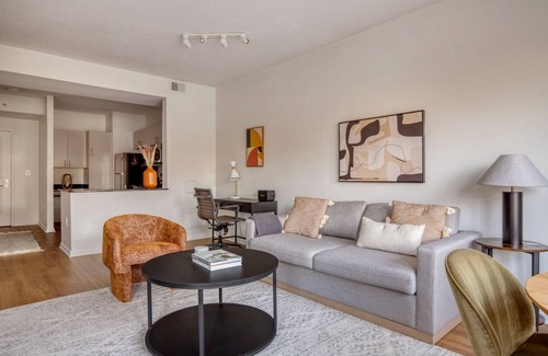 Cardozo Apartment | Stylish U Street 1BR w/ Concierge & Pet-Friendly Perks