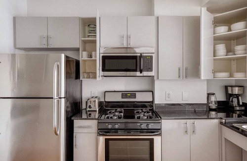 Cardozo Apartment | Stylish U Street 1BR w/ Concierge & Pet-Friendly Perks