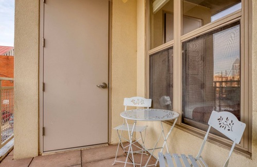 Cardozo Apartment | Stylish U Street 1BR w/ Concierge & Pet-Friendly Perks