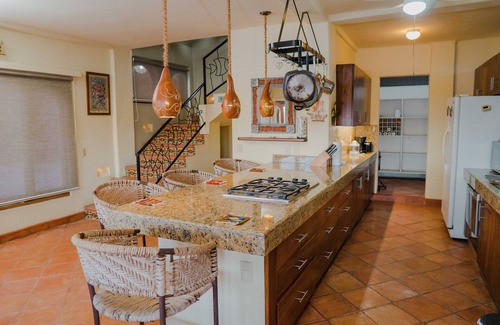 Zihuatanejo Villa | Relaxing Getaway Under Zihuatanejo's Warm Sun & Pool