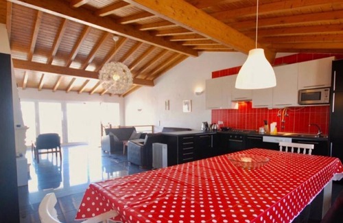 Leiria House | Beautiful Ocean View Hotel with Pet-Friendly Amenities