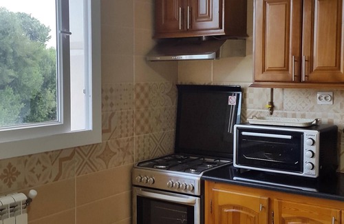 Tipaza Province House | Scenic Retreat with Kitchen and Breakfast Included