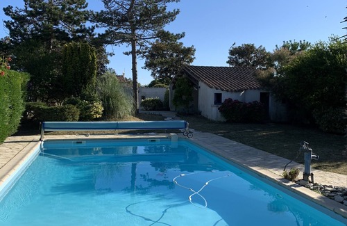 La Bree-les-Bains House | Inviting Villa in La Bree Les Bains with Pool, 300m to Beach