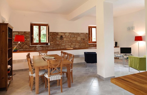 Patti Villa | Cozy Villa Steps from the Beach in Mongiove, Sicily