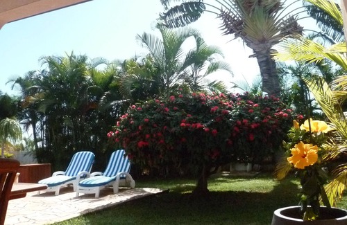La Possession Villa | Nice villa of full foot, big swimming pool in a splendid sported garden.
