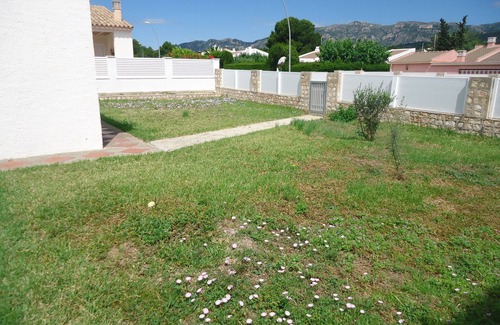 Calafat Villa | Beautiful Villa for 10 with Private Pool, Steps from Beach