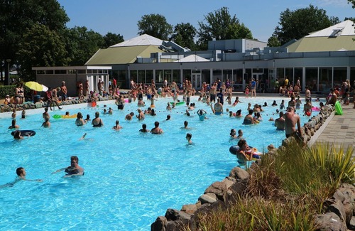 Roggel Villa | Relaxing Villa with Sauna and Pool in Limburg