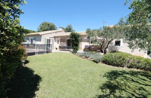 Aureille House | Elegant Villa with Heated Pool in Aureille Village