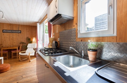 Carcans Plage Apartment | Cozy Wooden Apartment Steps from the Sea with Amazing Views