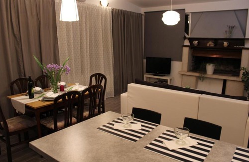 Fazana Apartment | Stylishly Decorated Silver Apartment with Family Amenities