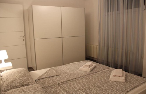 Fazana Apartment | Stylishly Decorated Silver Apartment with Family Amenities