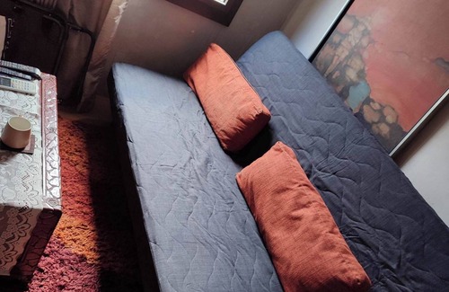 Cainta Condo | Stylish Lofted Retreat in Cainta-Pasig for Work & Relaxation