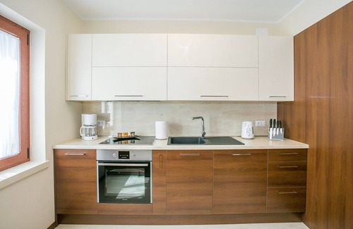Vrvari Apartment | Modern Apartment Stanko No.1 with Balcony & Pool Access