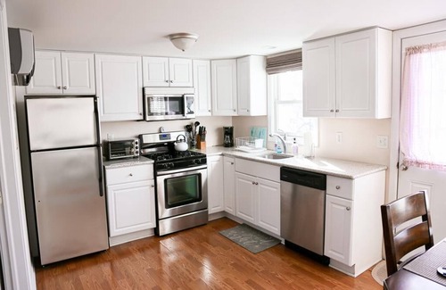Ship Bottom House | Nicely remodeled Top floor unit on the bayside in Ship Bottom. Large 1 Bedroom.