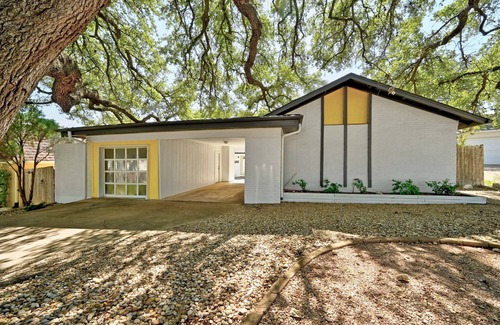 Balcones Terrace House | Updated 2BR/2BA Retreat in Prime Location - Guest Rated 10
