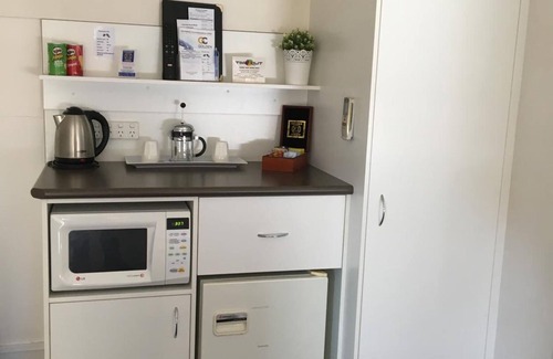 Hay Hotel | Eco-Friendly Getaway at Nicholas Royal Motel - Guest Rated 9/10