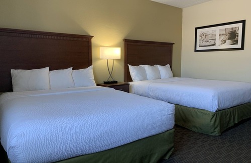 Hastings Hotel | Discover Comfort at Nichols Inn of Hastings with Pool & Spa